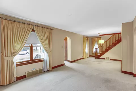 Living - 3222 Ann St, Lansing, IL 60438 photo 2 of 4