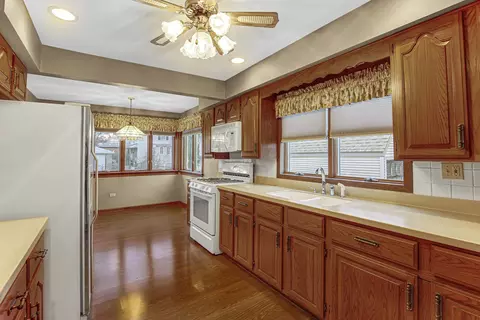 Kitchen - 3222 Ann St, Lansing, IL 60438 photo 1 of 2