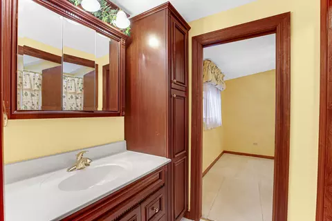 Bath - 3222 Ann St, Lansing, IL 60438 photo 2 of 3