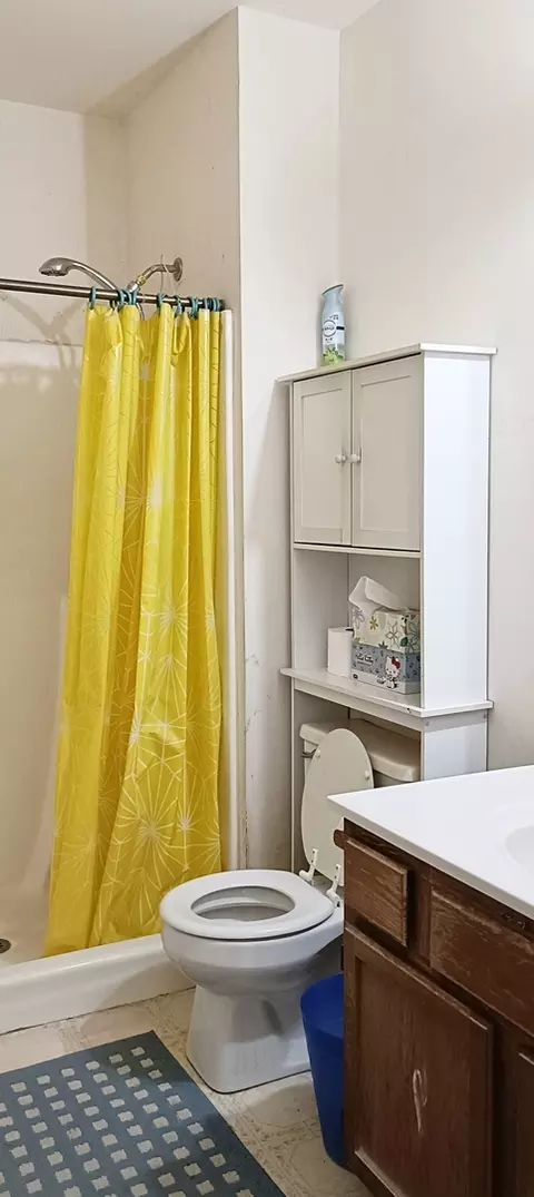 Bath - 720 Cheyenne Ln, Elgin, IL 60123 photo 2 of 2