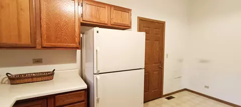 Kitchen - 720 Cheyenne Ln, Elgin, IL 60123 photo 3 of 7