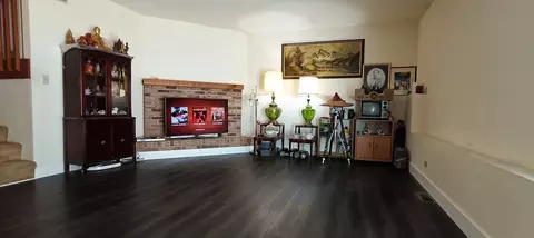 Living - 720 Cheyenne Ln, Elgin, IL 60123 photo 2 of 8