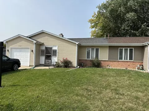 720 Cheyenne Ln, Elgin, IL 60123