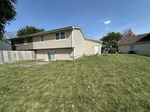Exterior - 720 Cheyenne Ln, Elgin, IL 60123 photo 3 of 4