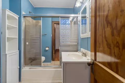 Bath - 307 E Griggs St, Mansfield, IL 61854 photo 1 of 1