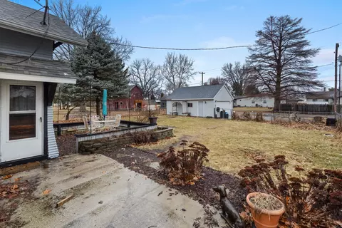 Exterior - 307 E Griggs St, Mansfield, IL 61854 photo 6 of 7