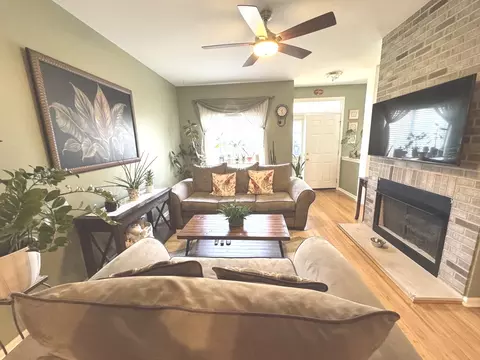 2287 Reflections Dr, Aurora, IL 60502 photo 2