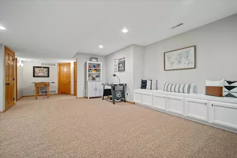 Entry Way - 3304 Stonebridge Dr, Bloomington, IL 61704 photo 2 of 3