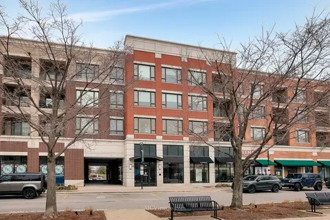 850 Village Center Dr #311, Burr Ridge, IL 60527