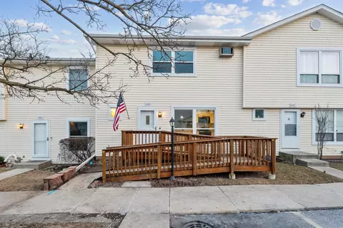 319 Peppertree Ln, Aurora, IL 60504