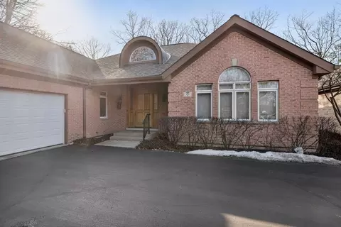 9 Abbotsford Dr, Lincolnshire, IL 60069