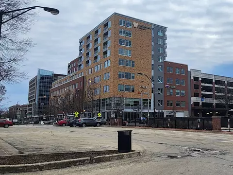 301 N Neil St #605, Champaign, IL 61820