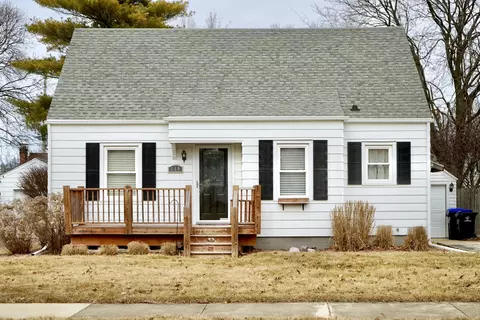 Exterior - 119 Maizefield Ave, Bloomington, IL 61701 photo 2 of 5