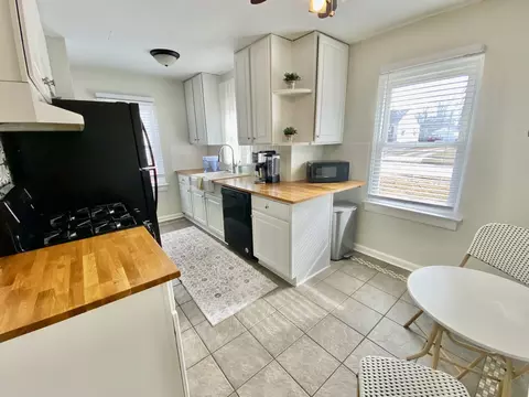 Kitchen - 119 Maizefield Ave, Bloomington, IL 61701 photo 3 of 4