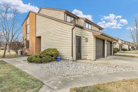 2137 Harbortown Cir #2137, Champaign, IL 61821