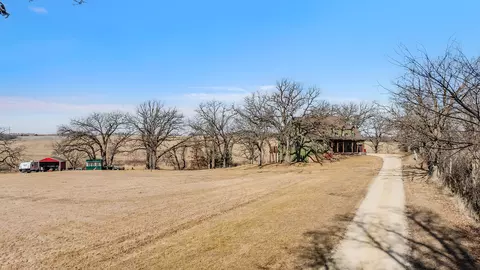 244 E Oak Grove Rd, Leaf River, IL 61047 photo 2