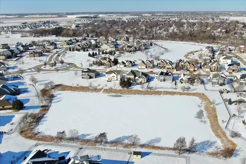 View/Area - 25111 Island Dr, Plainfield, IL 60544 photo 6 of 10
