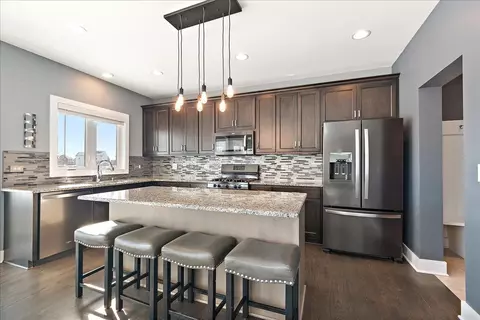 Kitchen - 25111 Island Dr, Plainfield, IL 60544 photo 2 of 4