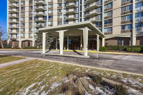 40 N Tower Rd #9F, Oak Brook, IL 60523