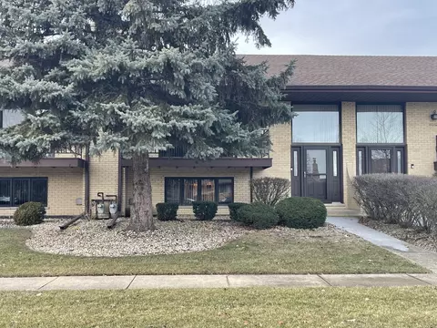 16064 Pine Dr #16064, Tinley Park, IL 60477