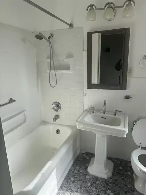 5555 S Everett Ave #E7, Chicago, IL 60637 photo 4