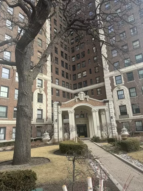 5555 S Everett Ave #E7, Chicago, IL 60637