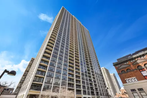 1560 N Sandburg Ter #907J, Chicago, IL 60610