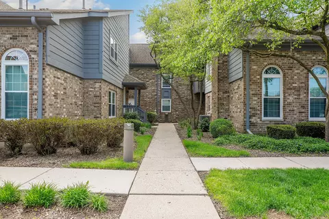 11 Foxcroft Rd #11-131, Naperville, IL 60565