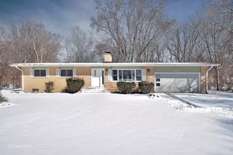1115 Manhatas Trl, Algonquin, IL 60102