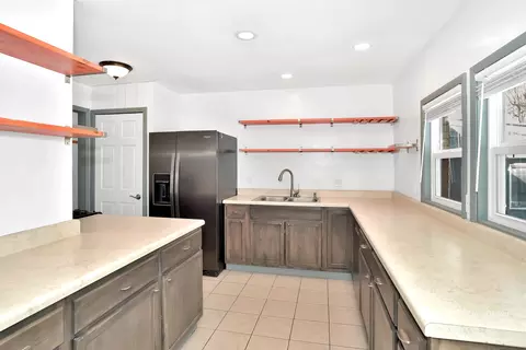 Kitchen - 1115 Manhatas Trl, Algonquin, IL 60102 photo 2 of 2