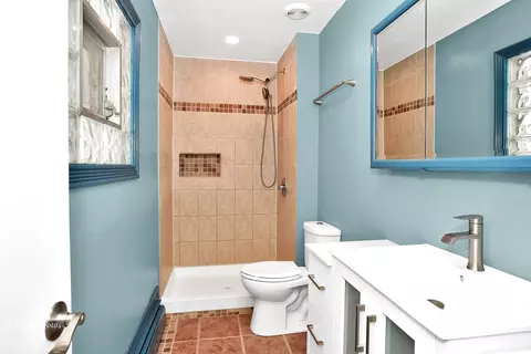 Bath - 1115 Manhatas Trl, Algonquin, IL 60102 photo 1 of 3