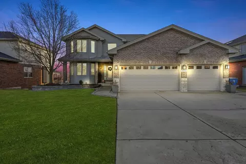 8223 W Rosebury Dr, Frankfort, IL 60423