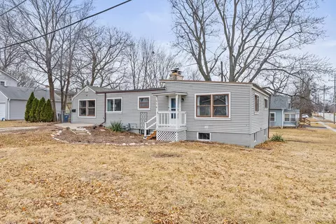 214 Charles St, Carpentersville, IL 60110