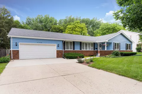 Exterior - 448 W Hillcrest Dr, Dekalb, IL 60115 photo 2 of 13