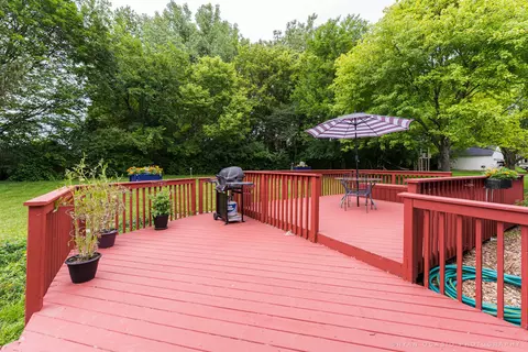 Exterior - 448 W Hillcrest Dr, Dekalb, IL 60115 photo 11 of 13