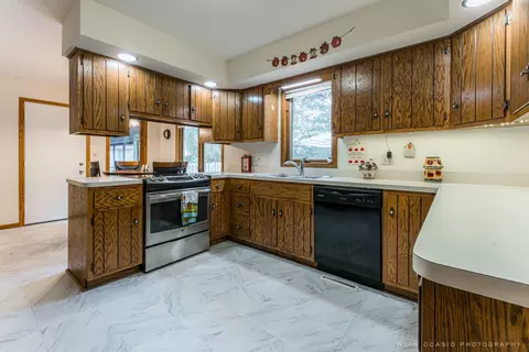 Kitchen - 448 W Hillcrest Dr, Dekalb, IL 60115 photo 2 of 4