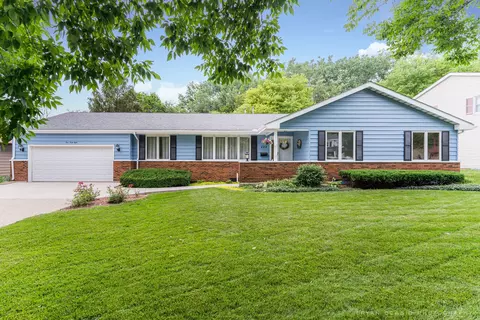 448 W Hillcrest Dr, Dekalb, IL 60115