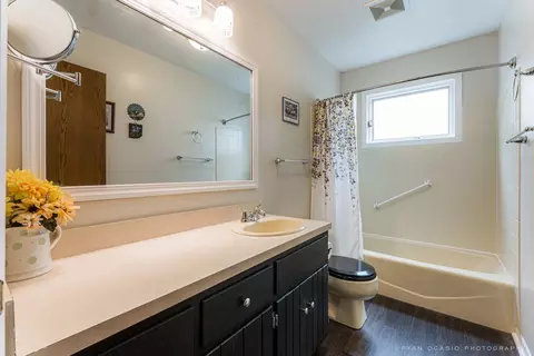 Bath - 448 W Hillcrest Dr, Dekalb, IL 60115 photo 2 of 2