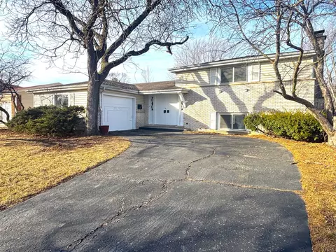 1606 W Lexington Dr, Arlington Heights, IL 60004