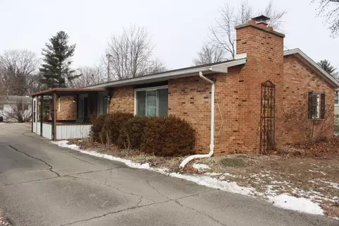 61 Edgelea Dr, Clinton, IL 61727