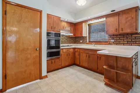 Kitchen - 7355 W 58th Pl, Summit, IL 60501 photo 1 of 1