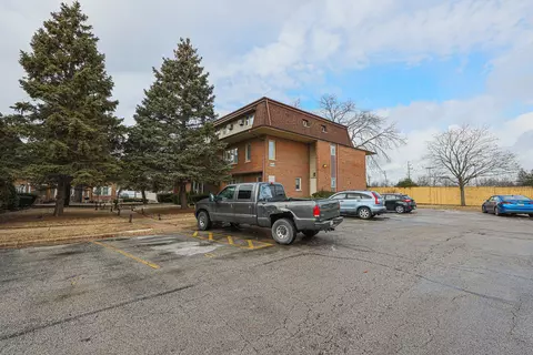 806 W St James St #2SW, Arlington Heights, IL 60005