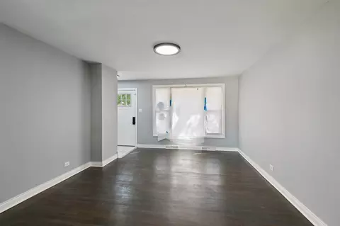Living - 3316 Oak St, Hazel Crest, IL 60429 photo 4 of 6