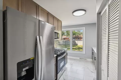 Kitchen - 3316 Oak St, Hazel Crest, IL 60429 photo 5 of 5