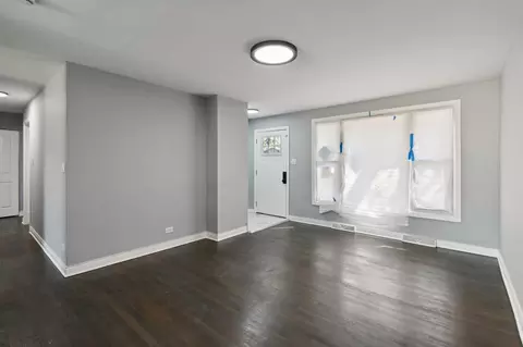 Living - 3316 Oak St, Hazel Crest, IL 60429 photo 3 of 6