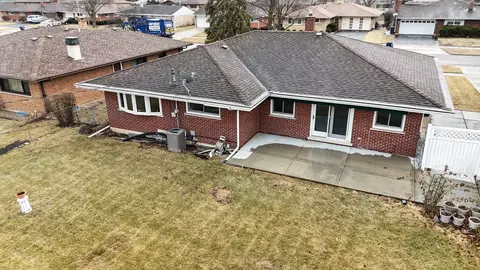 524 Lance Dr, Des Plaines, IL 60016 photo 3