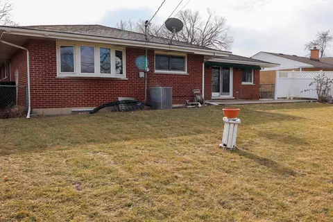 524 Lance Dr, Des Plaines, IL 60016 photo 4