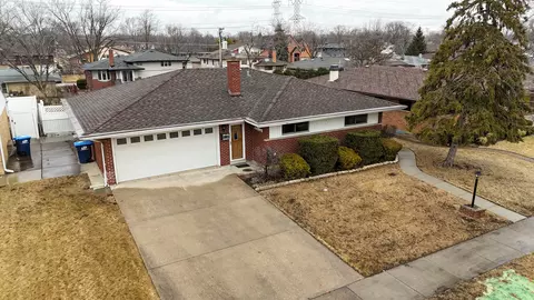 524 Lance Dr, Des Plaines, IL 60016 photo 2