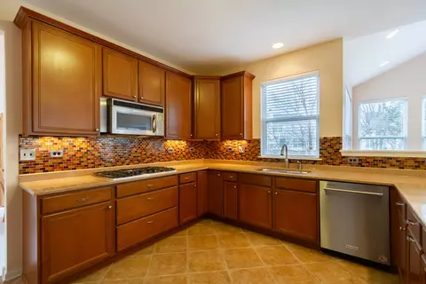 134 Primrose Ln, Bartlett, IL 60103 photo 9