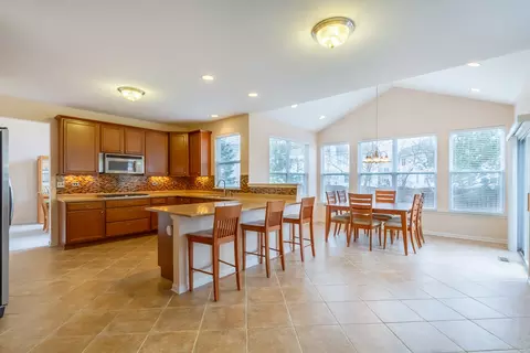 134 Primrose Ln, Bartlett, IL 60103 photo 6
